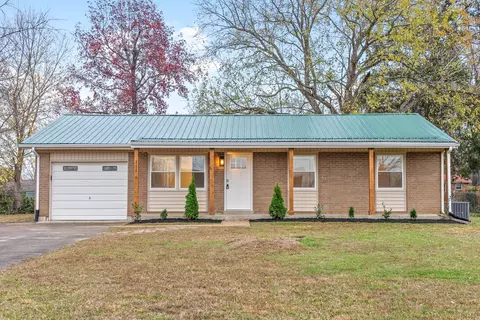 212 Peggy Dr, Clarksville, TN 37042