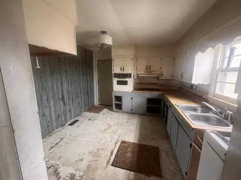 Kitchen - 141 Goolsby Rd, Morrison, TN 37357 photo 2 of 2