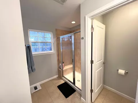 Bath - 3213 Eaglecliff Ct, Murfreesboro, TN 37128 photo 2 of 3