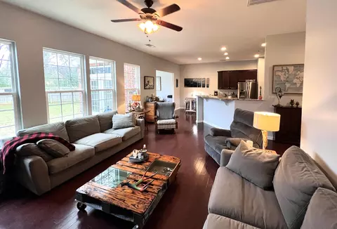 Living - 3213 Eaglecliff Ct, Murfreesboro, TN 37128 photo 1 of 2