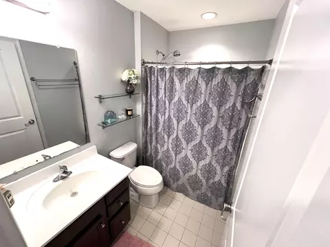 Bath - 3213 Eaglecliff Ct, Murfreesboro, TN 37128 photo 3 of 3