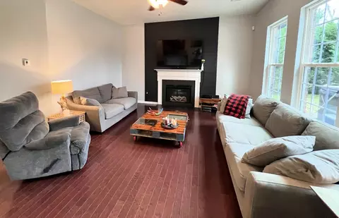 Living - 3213 Eaglecliff Ct, Murfreesboro, TN 37128 photo 2 of 2