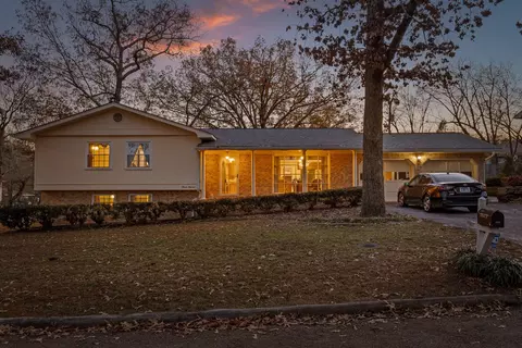 1300 Michael Ln, Hixson, TN 37343