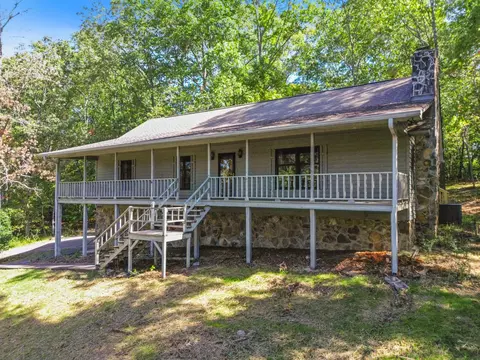 2021 Port Royal Dr, Soddy Daisy, TN 37379