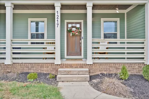 1217 Leaf Ln, Ashland City, TN 37015