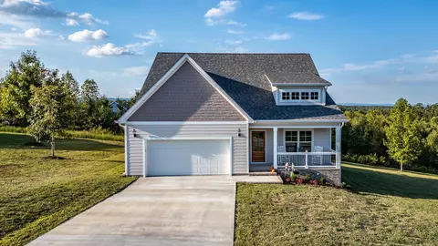 2115 Autumn River Dr, Soddy Daisy, TN 37379