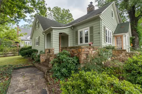 912 Ridgeway Ave, Signal Mountain, TN 37377