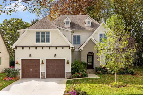 9236 White Ash Dr, Ooltewah, TN 37363