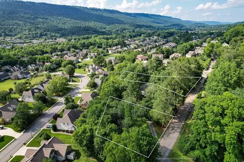 1019 N Runyan Dr, Chattanooga, TN 37405