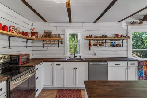 Kitchen - 5154 Concord Rd, Springfield, TN 37172 photo 2 of 3