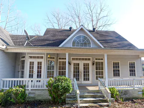 104 Salem Rd, Hohenwald, TN 38462