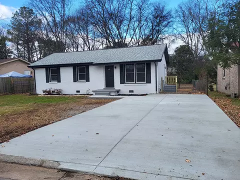 Exterior - 1323 Eagle St, Murfreesboro, TN 37130 photo 5 of 11