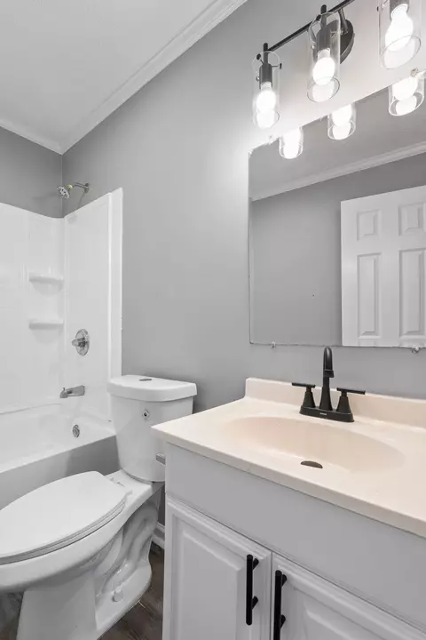 Bath - 1323 Eagle St, Murfreesboro, TN 37130 photo 1 of 2