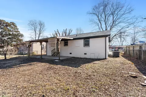 Exterior - 1323 Eagle St, Murfreesboro, TN 37130 photo 9 of 11