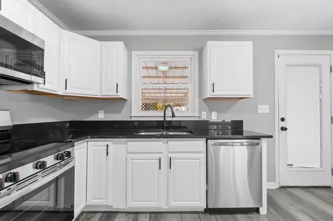 Kitchen - 1323 Eagle St, Murfreesboro, TN 37130 photo 5 of 6