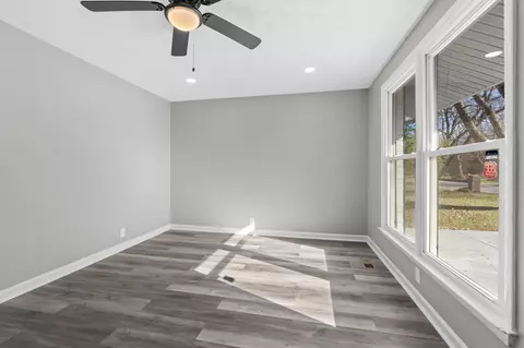 Living - 1323 Eagle St, Murfreesboro, TN 37130 photo 2 of 5