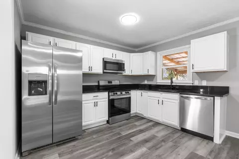 Kitchen - 1323 Eagle St, Murfreesboro, TN 37130 photo 2 of 6