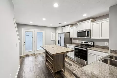 Kitchen - 2354 Date Dr, Murfreesboro, TN 37130 photo 2 of 4