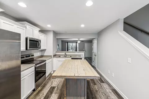 Kitchen - 2354 Date Dr, Murfreesboro, TN 37130 photo 3 of 4