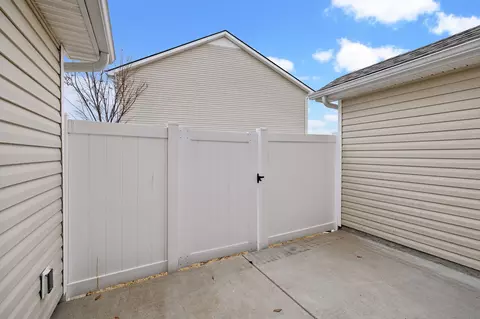 Exterior - 2354 Date Dr, Murfreesboro, TN 37130 photo 3 of 6