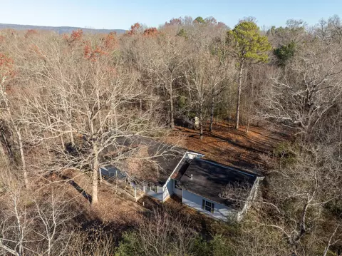 8425 W Crabtree Rd, Hixson, TN 37343