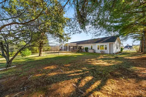 Exterior - 8190 Greenbriar Rd, Talbott, TN 37877 photo 10 of 11