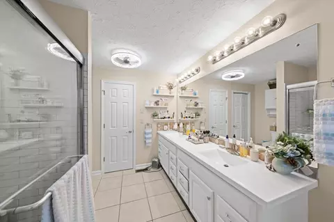 Bath - 8190 Greenbriar Rd, Talbott, TN 37877 photo 2 of 3