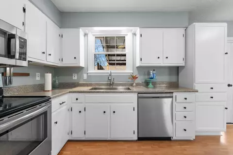 Kitchen - 7123 Stroop Ln, Murfreesboro, TN 37129 photo 2 of 2