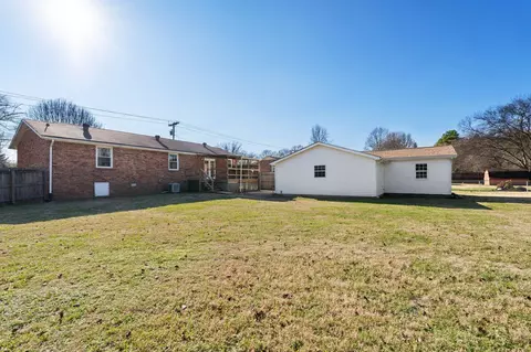 Exterior - 7123 Stroop Ln, Murfreesboro, TN 37129 photo 4 of 8