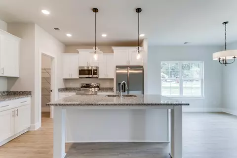 Kitchen - 1078 Old Well Rd, Morrison, TN 37357 photo 2 of 9