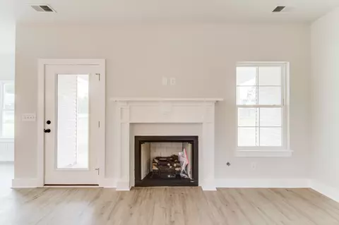 Living - 1078 Old Well Rd, Morrison, TN 37357 photo 3 of 5