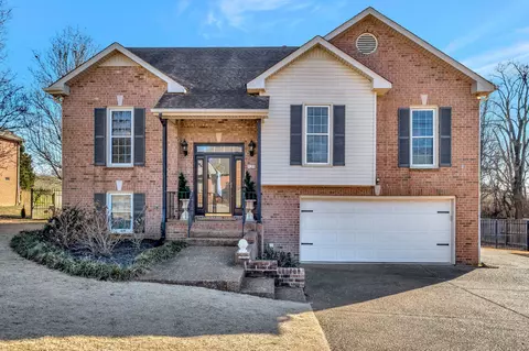 121 Huntington Pl, Hendersonville, TN 37075