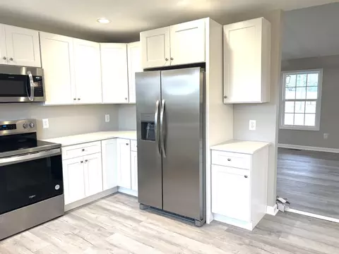 Kitchen - 2079 Old Well Rd, Morrison, TN 37357 photo 2 of 4