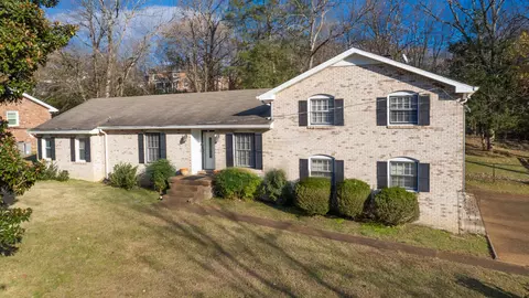 122 Nathan Forest Dr, Hendersonville, TN 37075