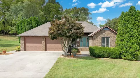 53 Waters Edge Dr, Estill Springs, TN 37330