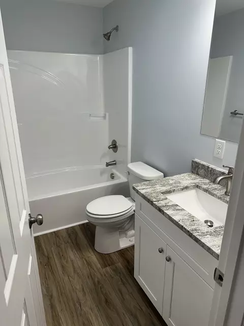 Bath - 904 Nicholson St, Decherd, TN 37324 photo 3 of 3