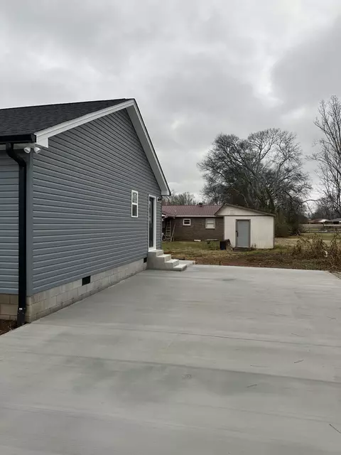 Exterior - 904 Nicholson St, Decherd, TN 37324 photo 2 of 2