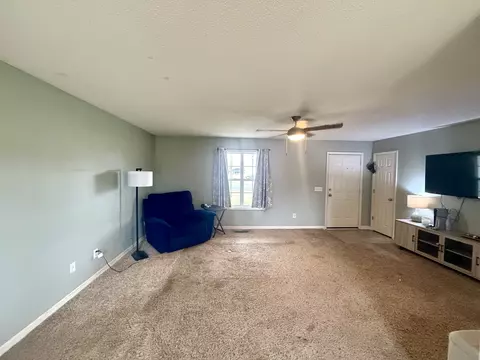 Living - 100 Modena Cir, Decherd, TN 37324 photo 2 of 2