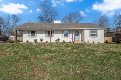 216 Admiral Cir, Lawrenceburg, TN 38464