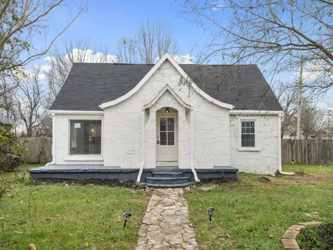 214 W 3rd Ave, Hohenwald, TN 38462