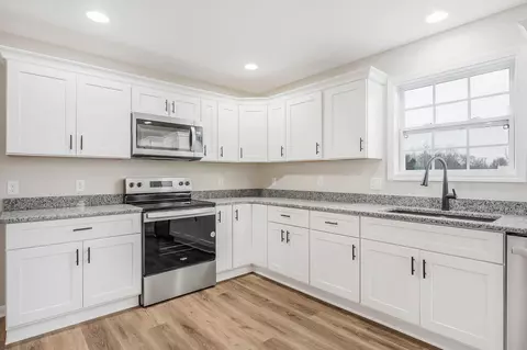 Kitchen - 112 Reece Rd, Baxter, TN 38544 photo 2 of 2