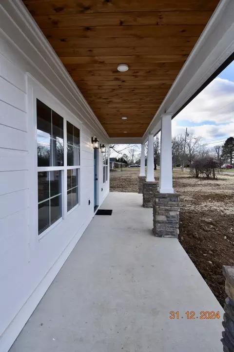 716 Brenda Ave, Loretto, TN 38469 photo 2