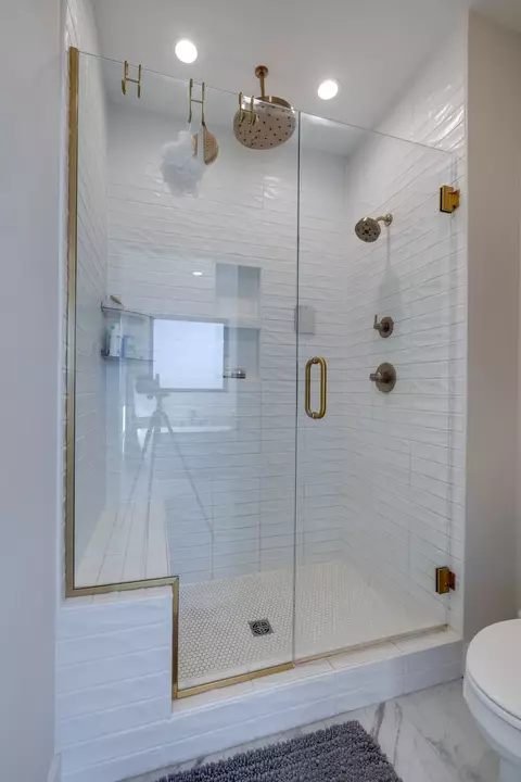Bath - 1207 Leaf Ave, Murfreesboro, TN 37130 photo 3 of 4