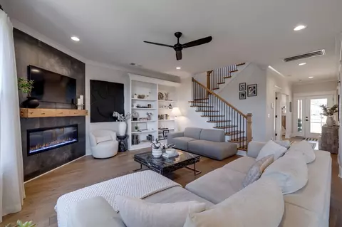 Living - 1207 Leaf Ave, Murfreesboro, TN 37130 photo 1 of 3