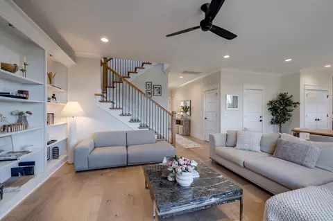 Living - 1207 Leaf Ave, Murfreesboro, TN 37130 photo 3 of 3