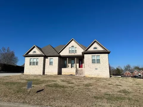 919 Covemont Dr, Fayetteville, TN 37334