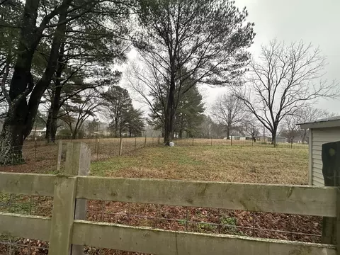 Exterior - 402 E Main St, Loretto, TN 38469 photo 6 of 7