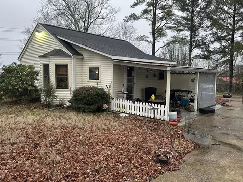 Exterior - 402 E Main St, Loretto, TN 38469 photo 4 of 7