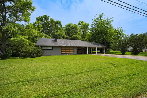 313 W Commerce St, Loretto, TN 38469 photo 4