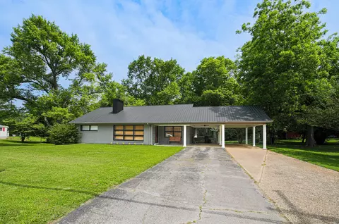 313 W Commerce St, Loretto, TN 38469